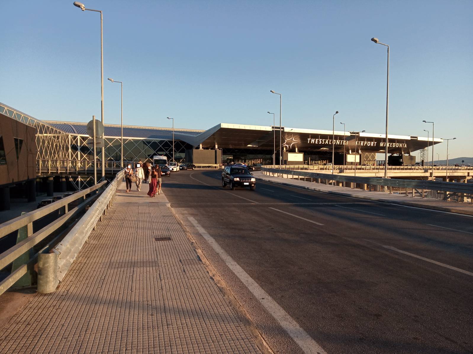 نمای ورودی فرودگاه شهر تسالونیکی