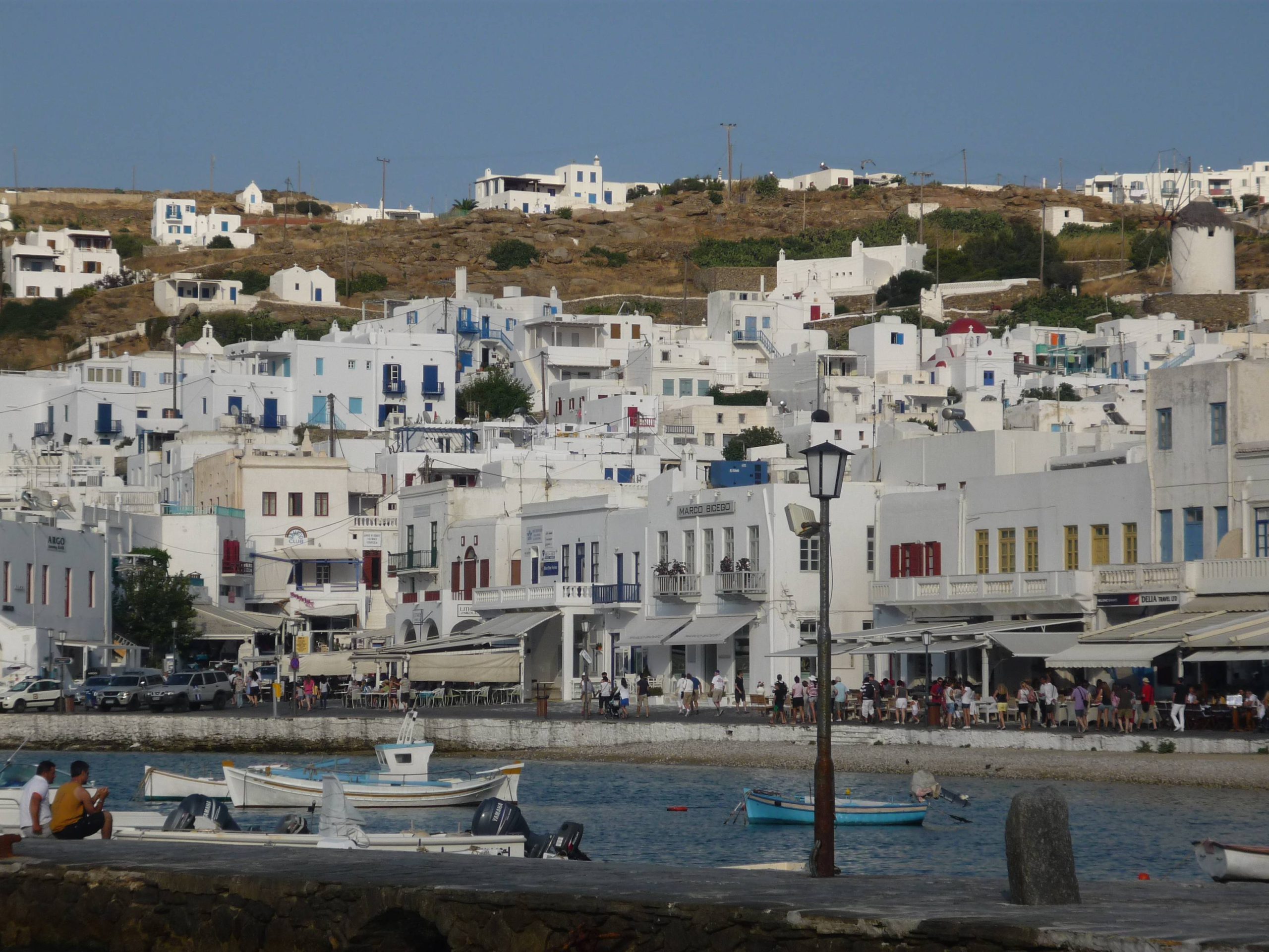 نمای شهر میکونوس از سمت دریا