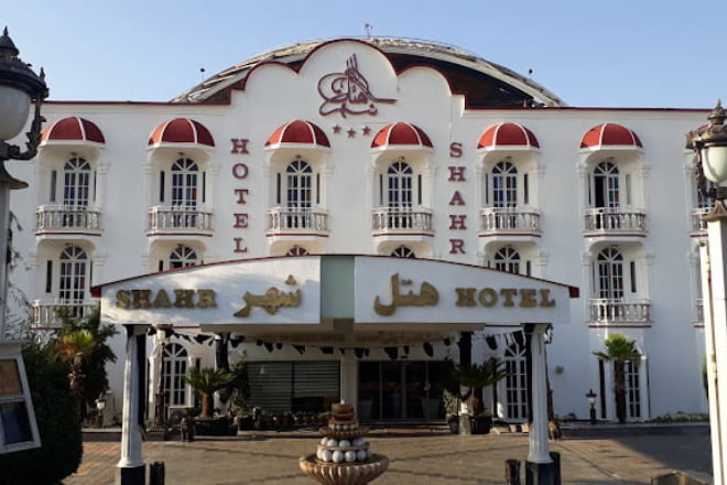 هتل شهر از هتل های نسبتا نزدیک به بازار تهران